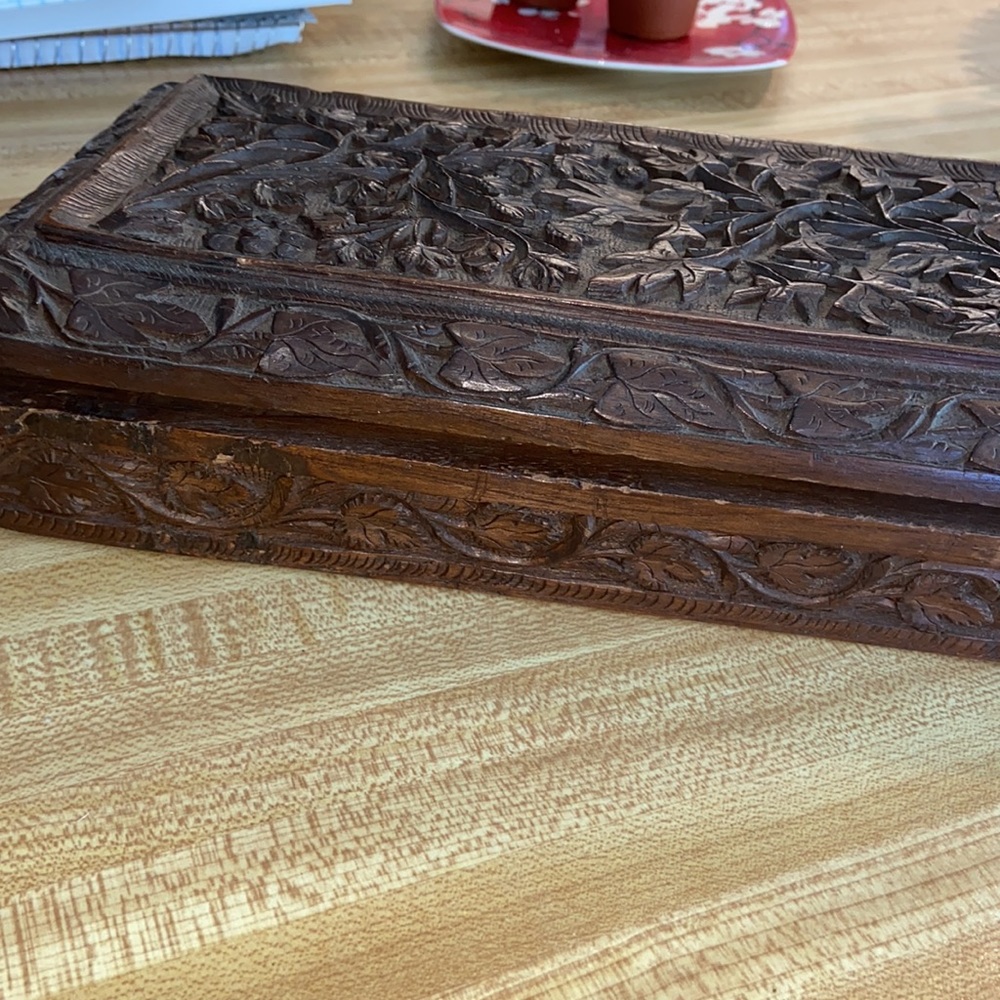 Hand carved wooden treasure jewelry box - Picture 14 of 14